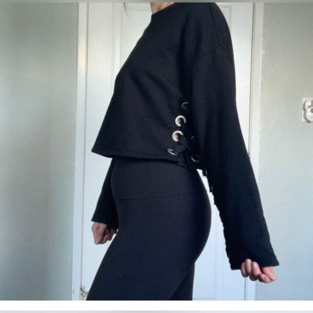 Alo yoga suspension‎ lace-up pullover - Picture 3 of 9